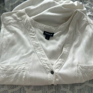 Women’s Sleeveless Blouse